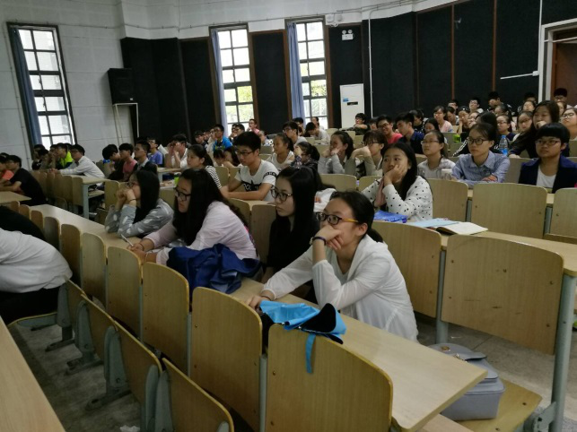 理学院举办2016级新生实验室安全意识讲座