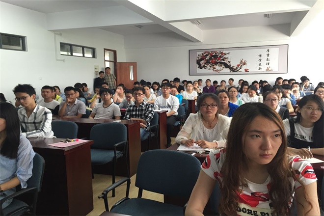 吹响考研数学复习的号角 ——我院曹菊生老师考研讲座顺利举行